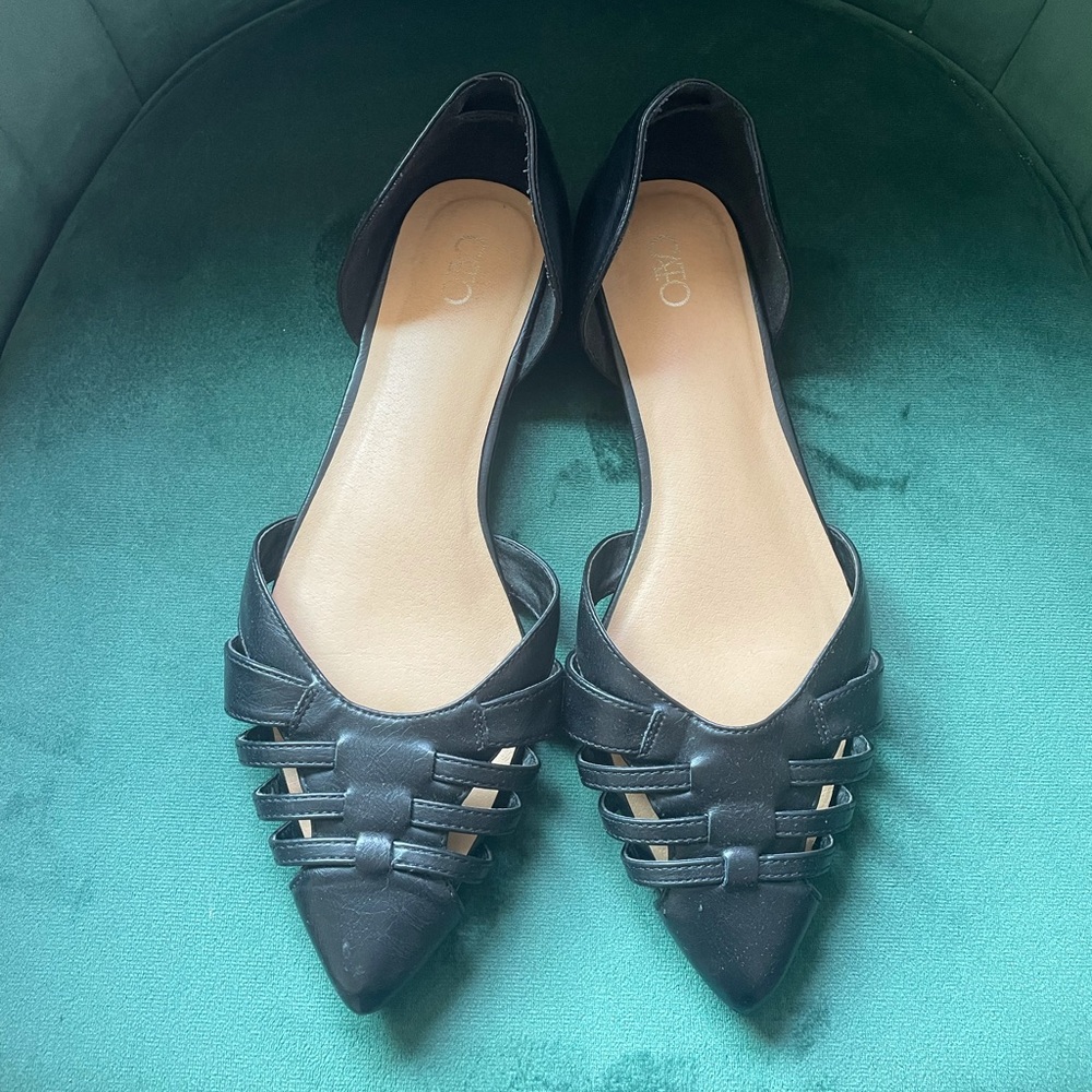 pointed toe black flats